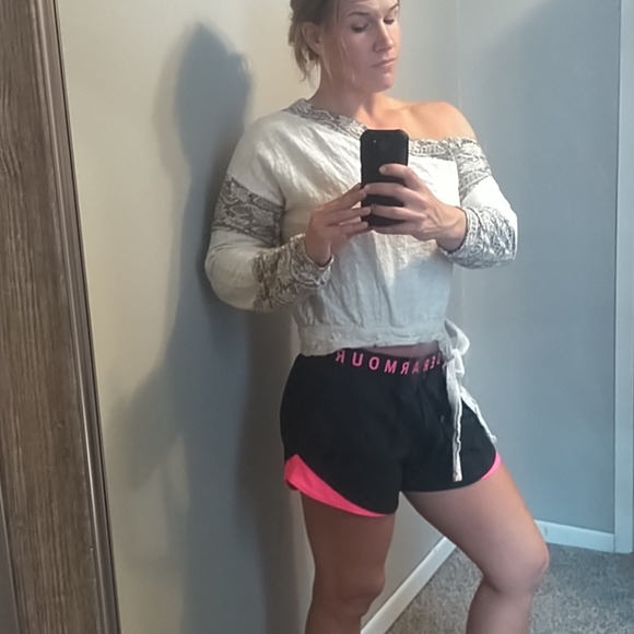 Gimmick large off the shoulder top - Picture 1 of 5